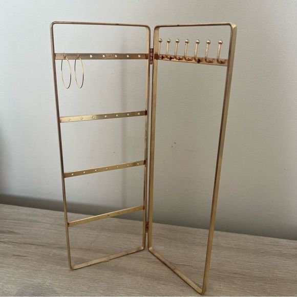 ✨ Dainty Gold Hoop Earrings ✨ - Picture 6 of 12